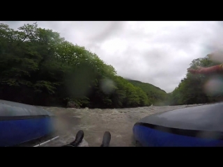 Такого пассивного самоспасения еще не видел. Из понравившегося:  - бросай вёсла просто вниз плывём; - *у берега*... - Иван Сафиулин